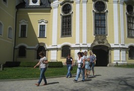 Areál zámku s bazilikou Nanebevzetí Panny Marie a sv. Mikuláše (JK)